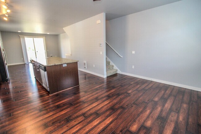 Building Photo - 2bed/2bath Lake Boren Townhome with greenbelt and lake views! Prime Newcastle Location.