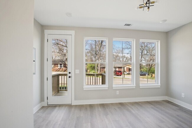 Building Photo - 341 Archwood Dr