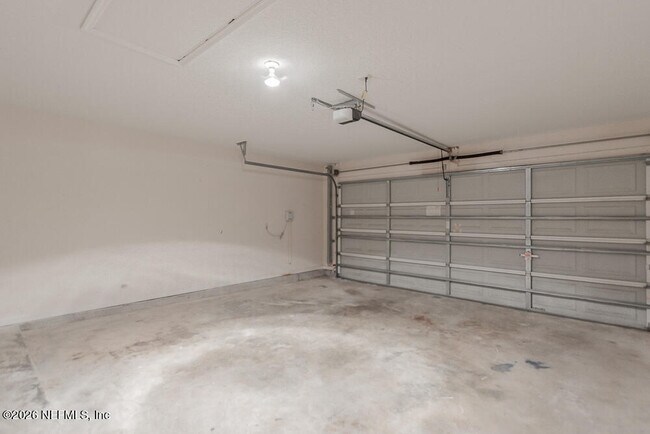 Building Photo - 684 Sid Dr