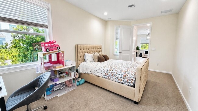 Building Photo - 16454 Helix Ct