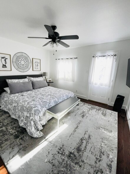 Upstairs King size bedroom - 847 W 24th St