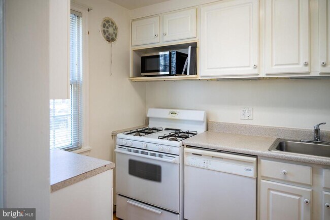 Building Photo - 6612 Wakefield Dr