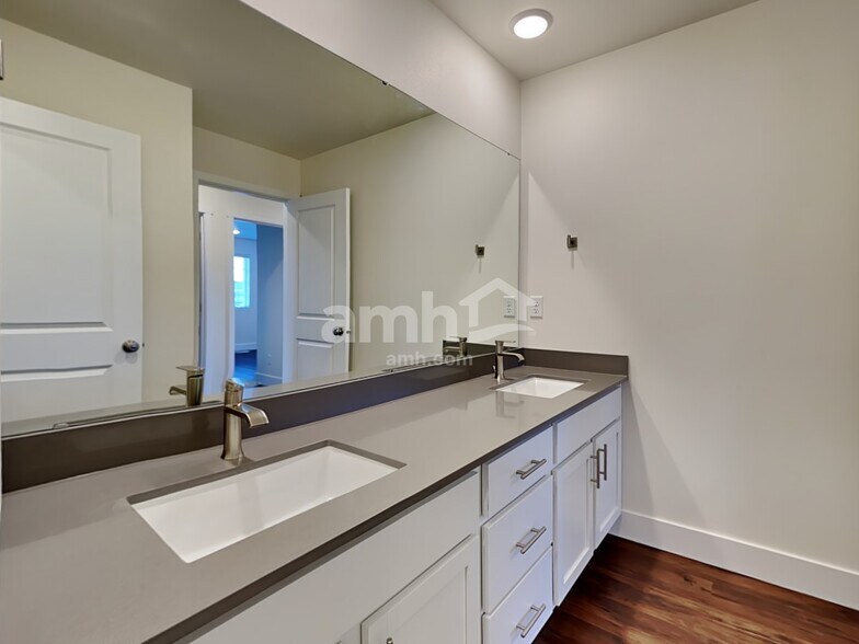 Building Photo - 342 Smith Dr