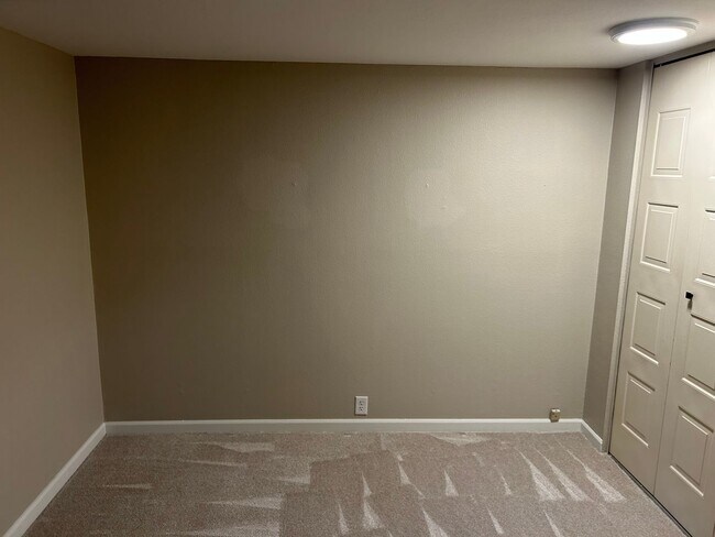 Building Photo - Lovely South Hills home, 4BD/3BA, Available early June!