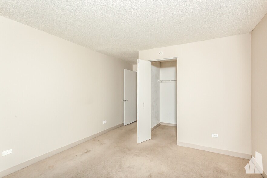 Building Photo - 2 E Erie St