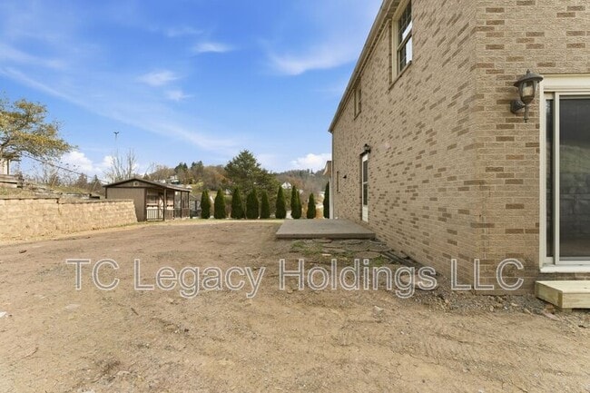 Building Photo - 1121 Eastwood Dr