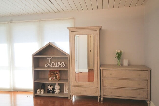 Building Photo - Mid-Century Modern Masterpiece!  South of the BLVD. Minutes to Westside, Mulholland, 405. Roscoma...