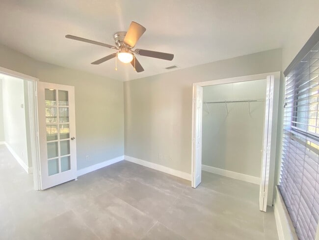 Building Photo - 13245 Shore Dr