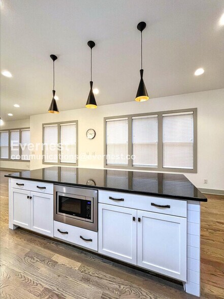 Building Photo - 915B Caruthers Ave