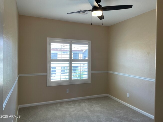 Building Photo - 16054 W Shangri La Rd