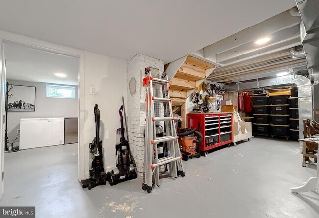Building Photo - 4985 Solomons Island Rd