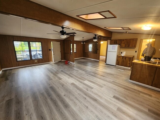 Building Photo - 2966 Laird Ave
