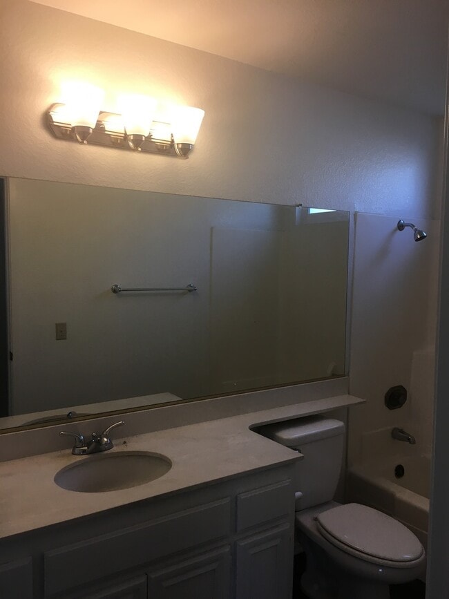 Building Photo - Stunning 5-Bedroom Home for Rent in Desirable Corona Neighborhood!