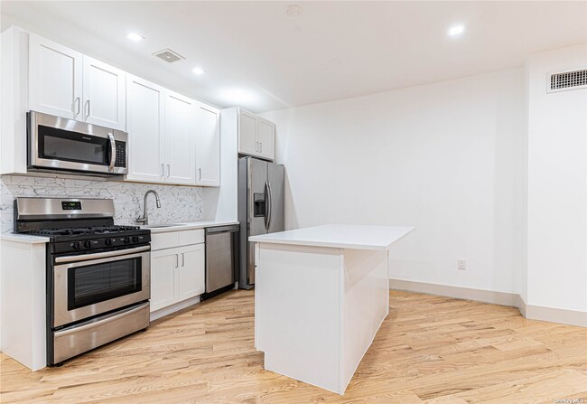 Building Photo - 282 E 38th St