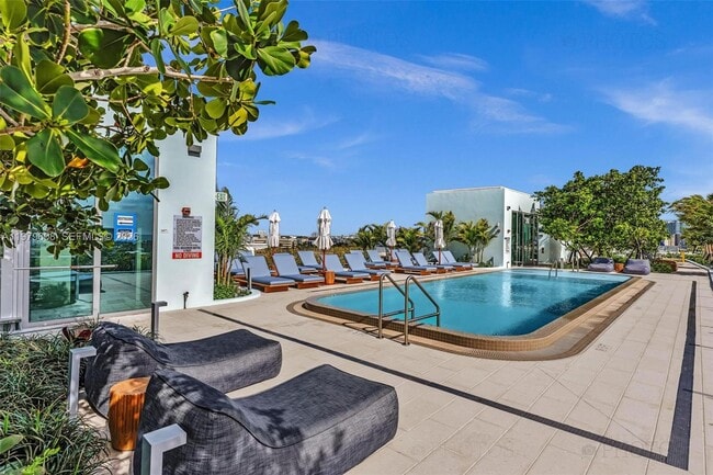 Building Photo - 9201 E Bay Harbor Dr