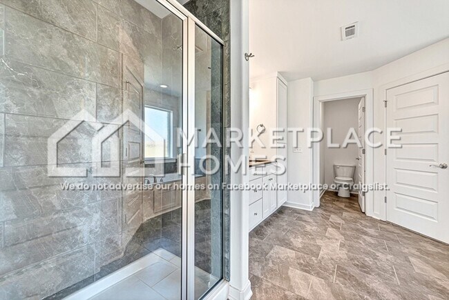 Building Photo - 375 Canada Dr