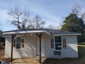 Building Photo - 151 Circle Dr