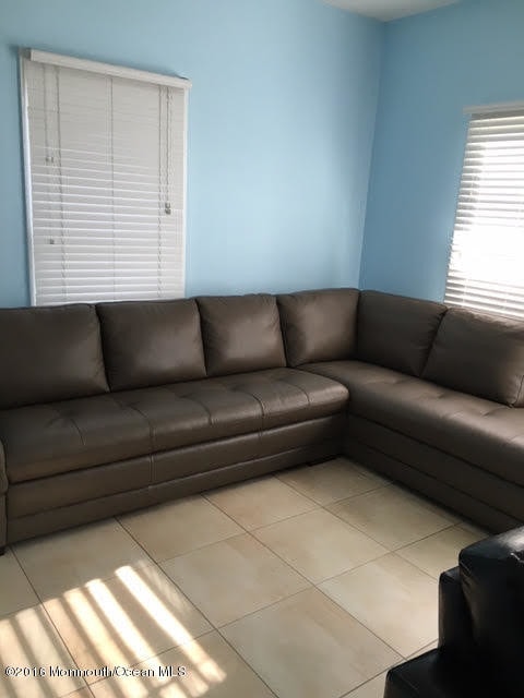 Building Photo - 112 Poplar Ave