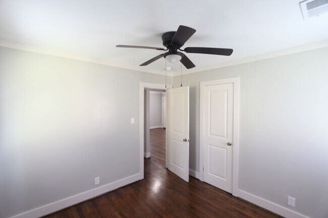 Building Photo - New on the Market and Newly Renovated!