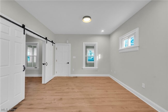 Building Photo - 1330 W 67th St