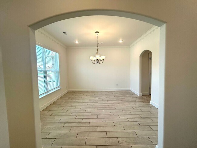 Building Photo - Gorgeous Contemporary Family Home in Cente...