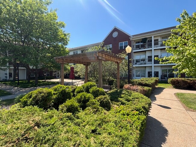 Building Photo - Millpond Manor