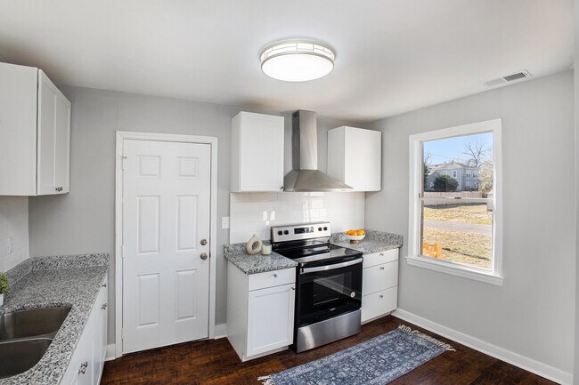 Building Photo - 701 9th Ave S