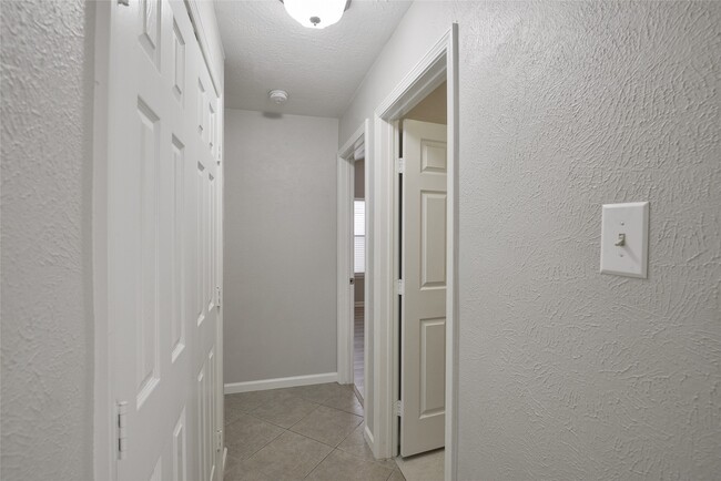 Building Photo - 3318 Golden Willow Dr