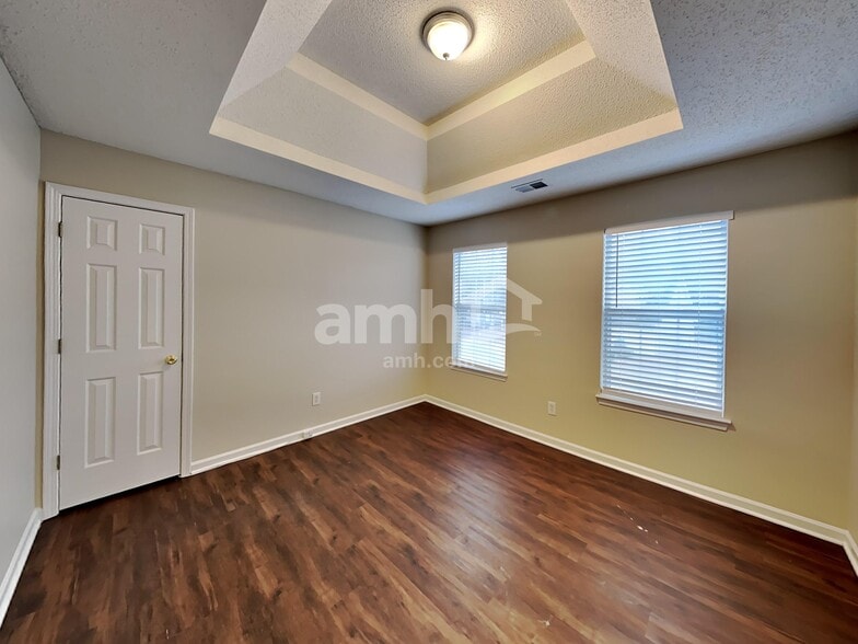 Building Photo - 6541 Pole Creek Dr