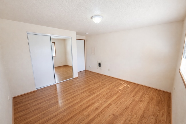 Building Photo - HANS01