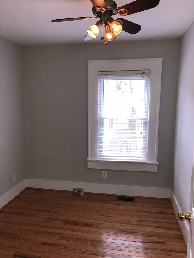 Building Photo - 2bd/2ba w/ Bonus Room & Large Backyard in Grant Park!!