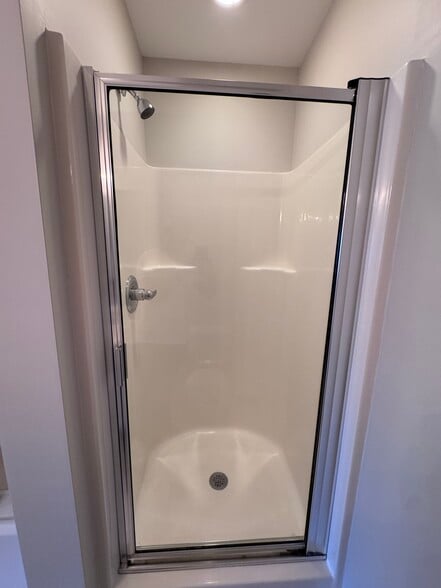 primary bath shower - 1106 Bungalow Park Dr