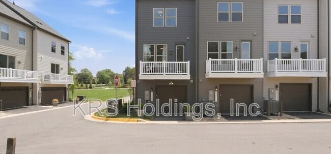 Building Photo - 3738 District Dr