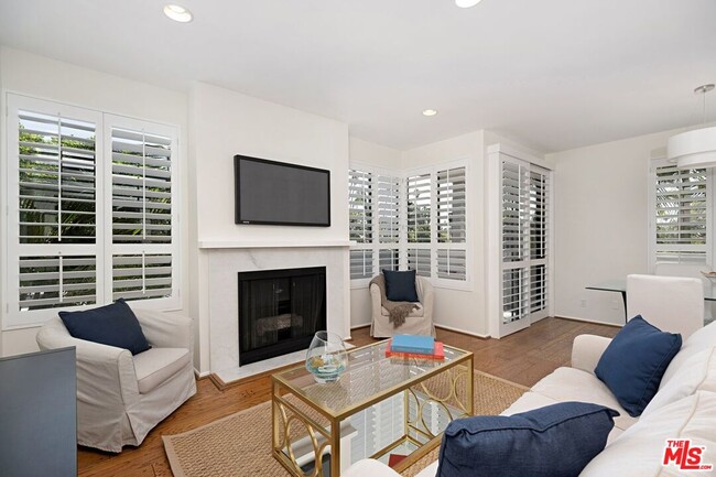 Building Photo - 12115 San Vicente Blvd