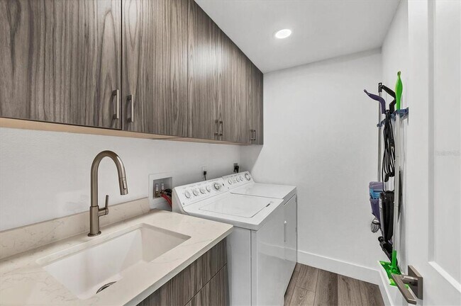Building Photo - 8234 Harborside Cir