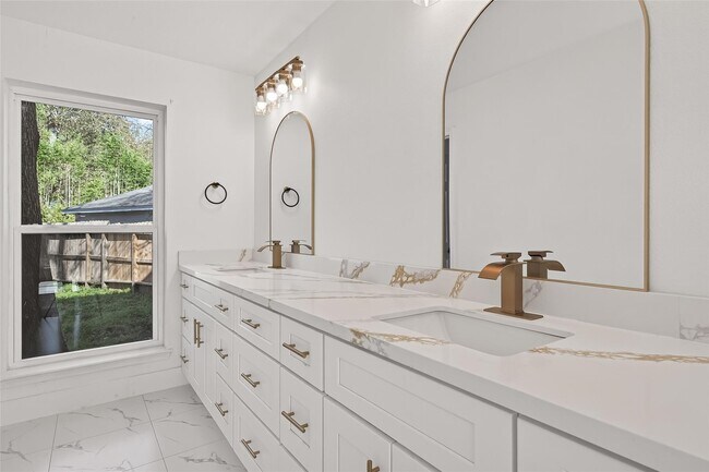 Building Photo - 6210 Rippling Hollow Dr