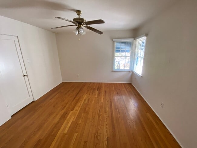 Building Photo - 4570 Winona Ave