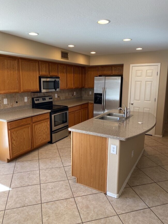 Building Photo - ELEGANCE WITH ALL THE UPGRADES!!!