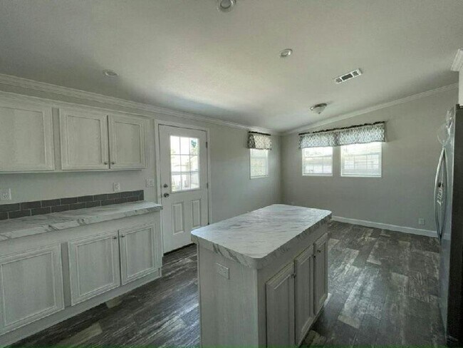 Building Photo - 116 Highland Dr
