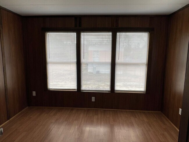 Building Photo - 2 BDRM 1.5 BA SINGLEWIDE MOBILE HOME IN PARK LOCATED IN ROBBINS