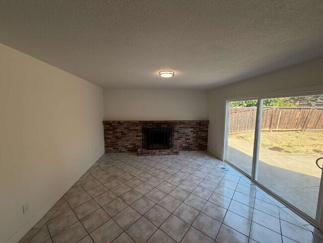 Building Photo - 1089 Honey Ct