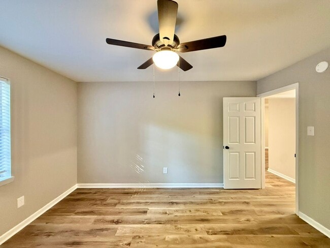 Building Photo - Newly Renovated Duplex for Rent!