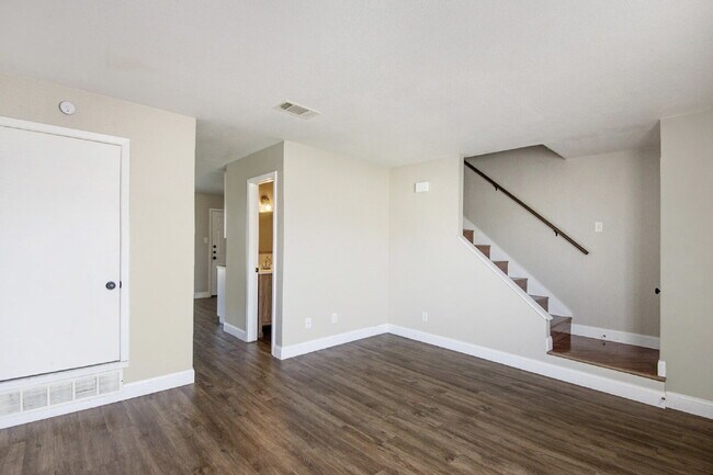 Building Photo - Great 2 Bdrm 1.5 Bath Duplex - Keller, TX