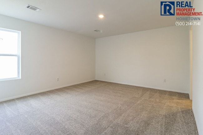 Building Photo - 1495 Meadows Dr