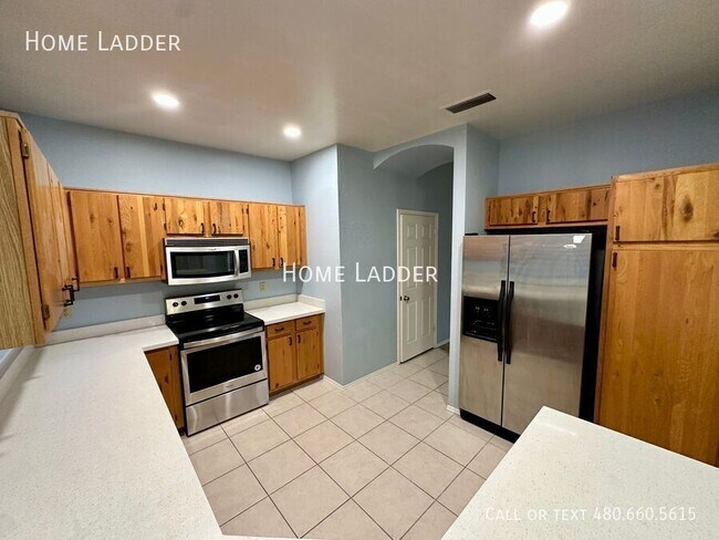 Building Photo - 5437 E Greenway St