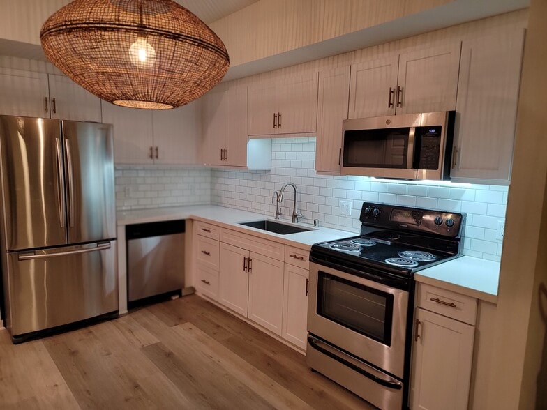 LED Lights above the kitchen counter - 12655 Bluff Creek Dr