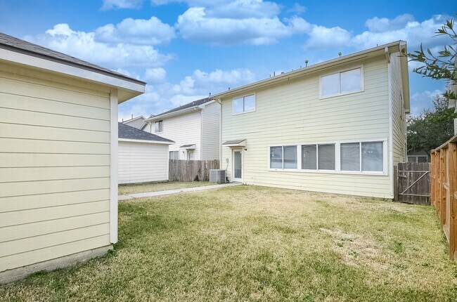 Building Photo - 11924 Prior Park Dr