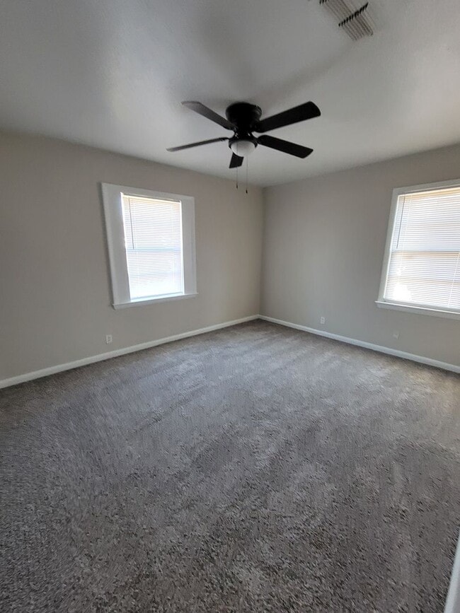 Building Photo - 3 Bedroom 1 Bath Home