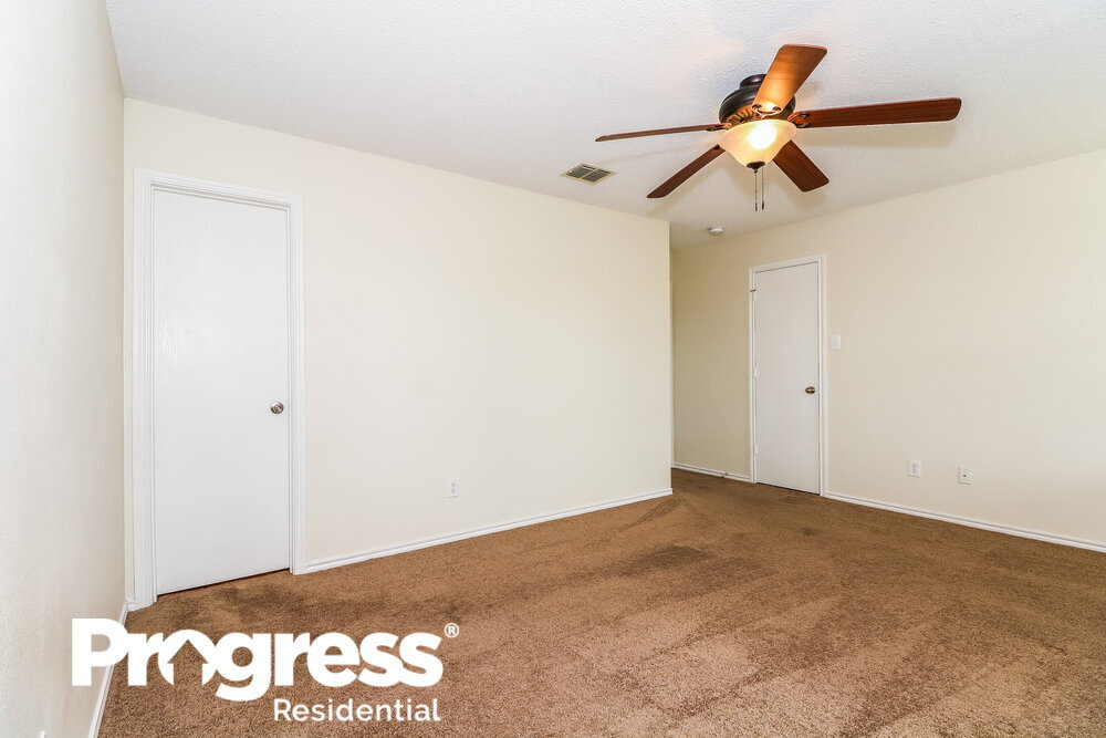 Building Photo - 16528 Woodside Dr