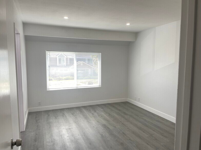 Building Photo - 79 Wildwood